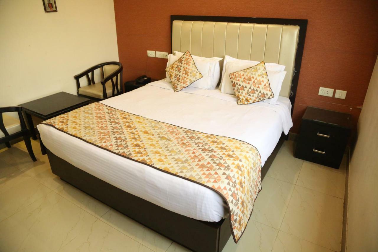 Hotel Deviram Palace Agra  Exteriér fotografie
